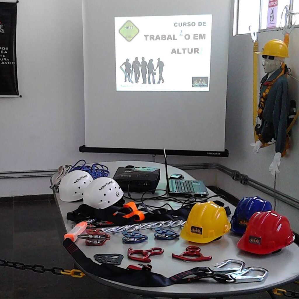 Curso de Trabalho em Altura in company — turmas Quality Fire